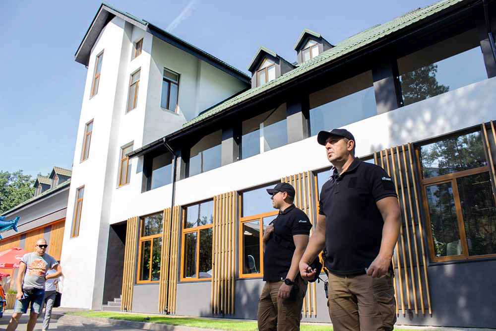 ХОЛДИНГ  “АТЛАНТ” 