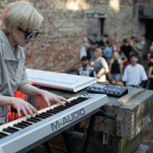 Толока у стилі рейв: волонтери прибрали спалений клуб на Чернігівщині