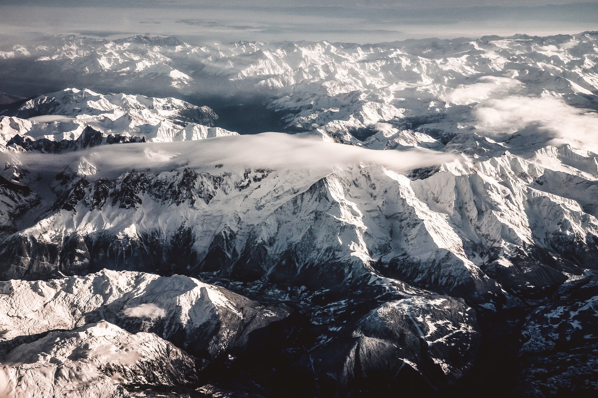 mountains-8492823_1920